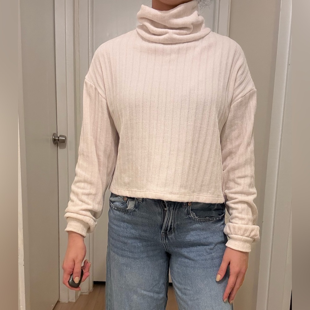 Cream Cropped Ribbed Sweatshirt with Long Sleeves